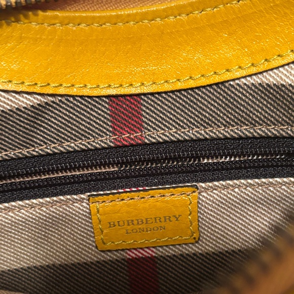 Vintage Burberry Leather Purse - Picture 10 of 10